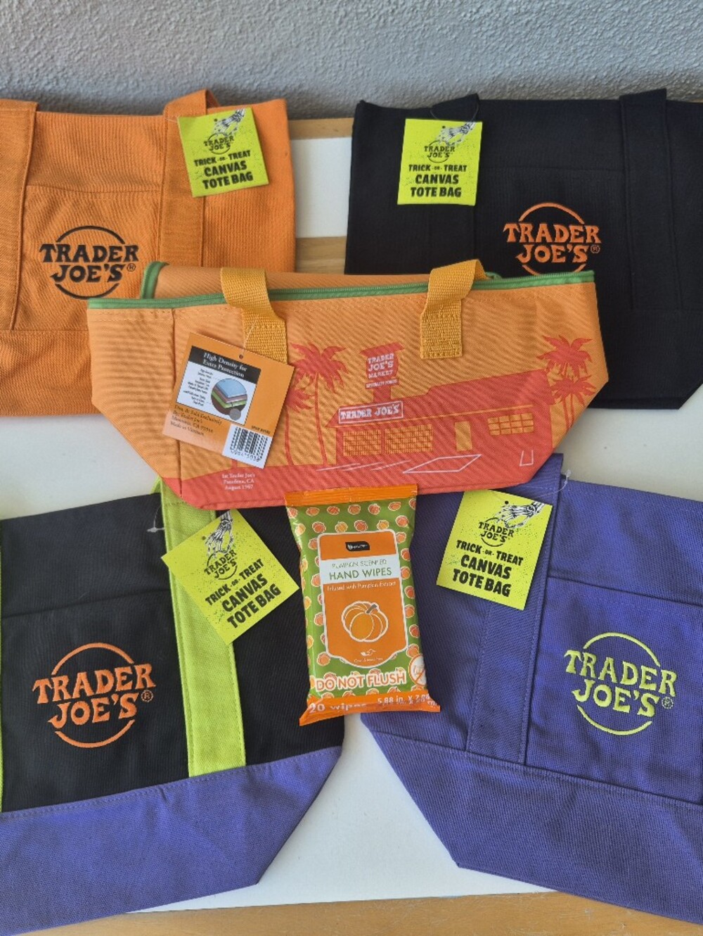 🧡🖤Trader Joe's Gift Bag Set💚💜